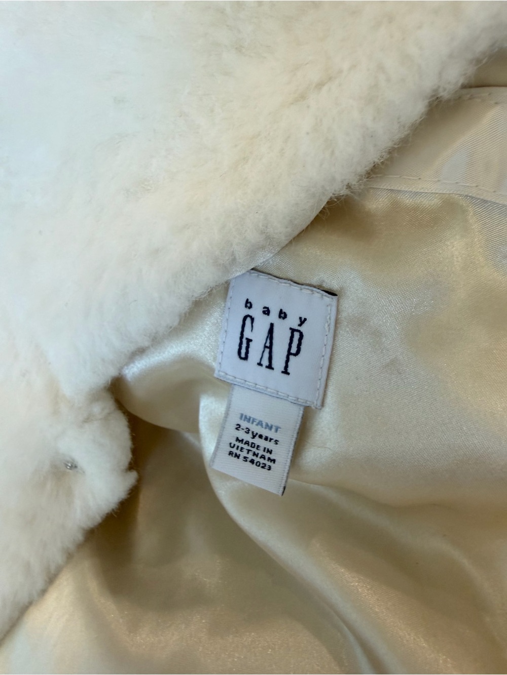 GAP Baby Cream Faux Fur Capelet Satin Lining - Picture 3 of 3